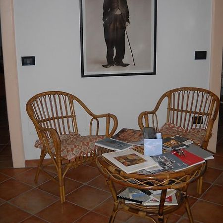 Charlie Chaplin Panzió Tamara Kültér fotó