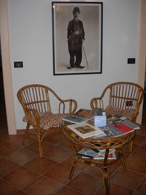 Charlie Chaplin Panzió Tamara Kültér fotó